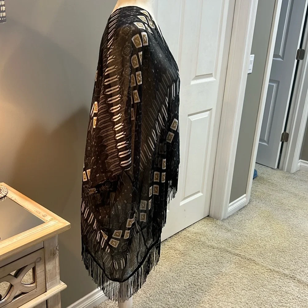 Women’s Boho Asymmetrical Pattern Fringe Wrap - Picture 4 of 10